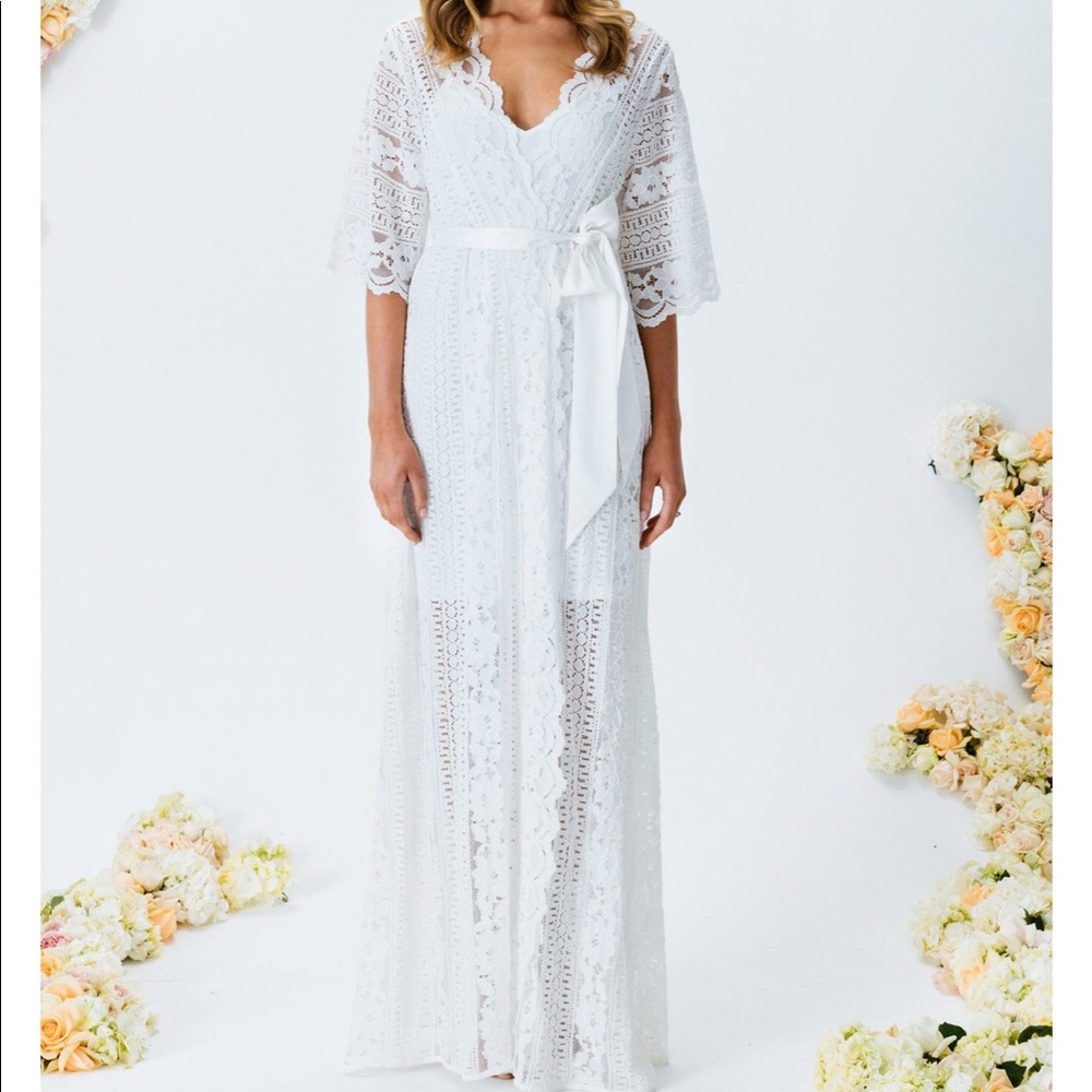 White lace robe NWT size S/M